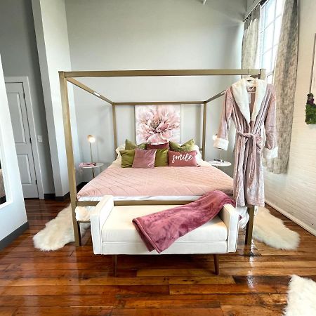 2Br 2Br Le Chateau 505 Lux Penthouse In A Historic Building Utica Exterior photo