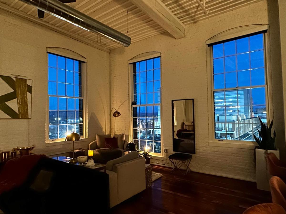 2Br 2Br Le Chateau 505 Lux Penthouse In A Historic Building Utica Exterior photo