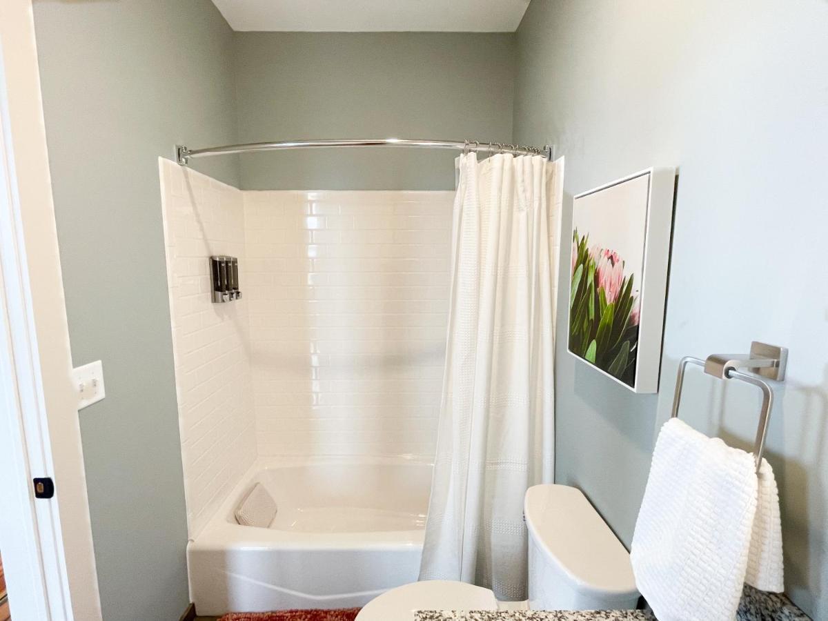 2Br 2Br Le Chateau 505 Lux Penthouse In A Historic Building Utica Exterior photo