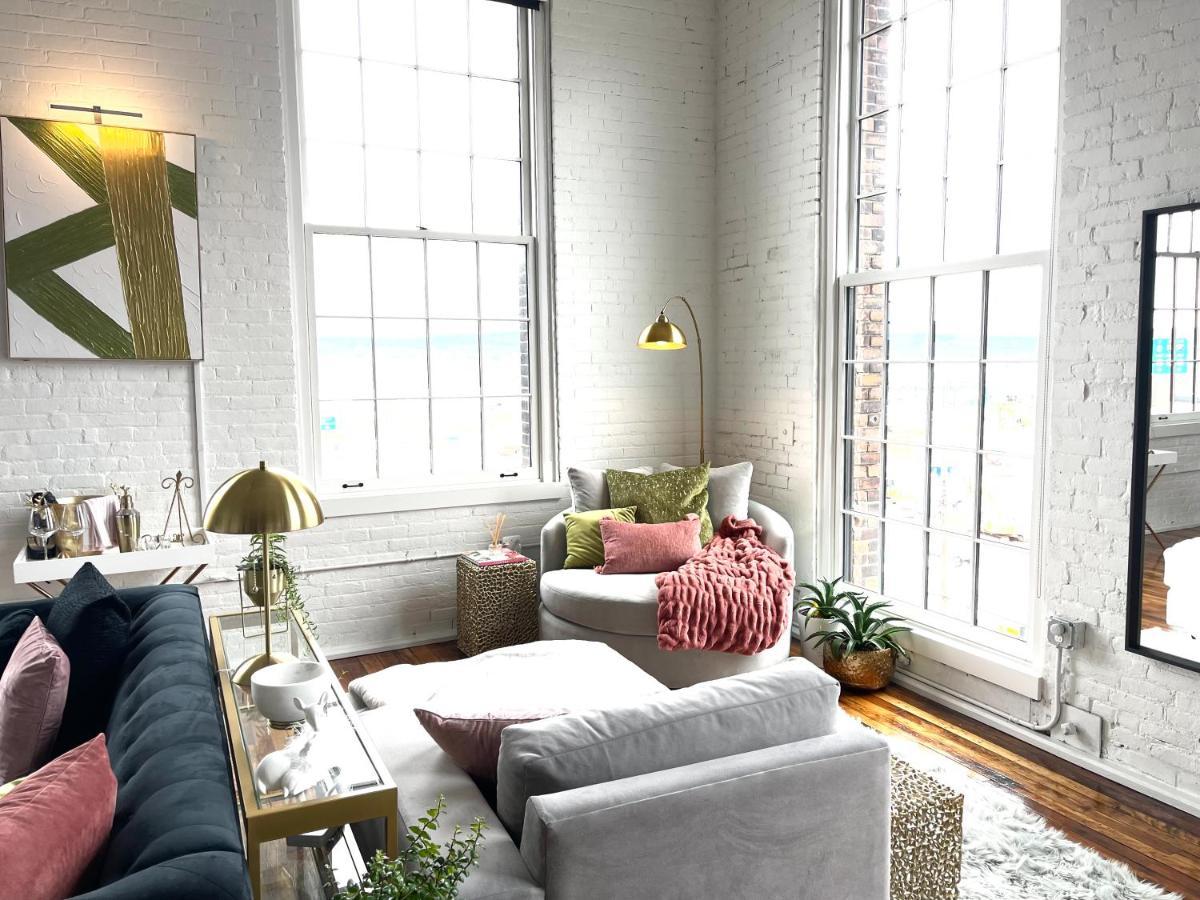 2Br 2Br Le Chateau 505 Lux Penthouse In A Historic Building Utica Exterior photo