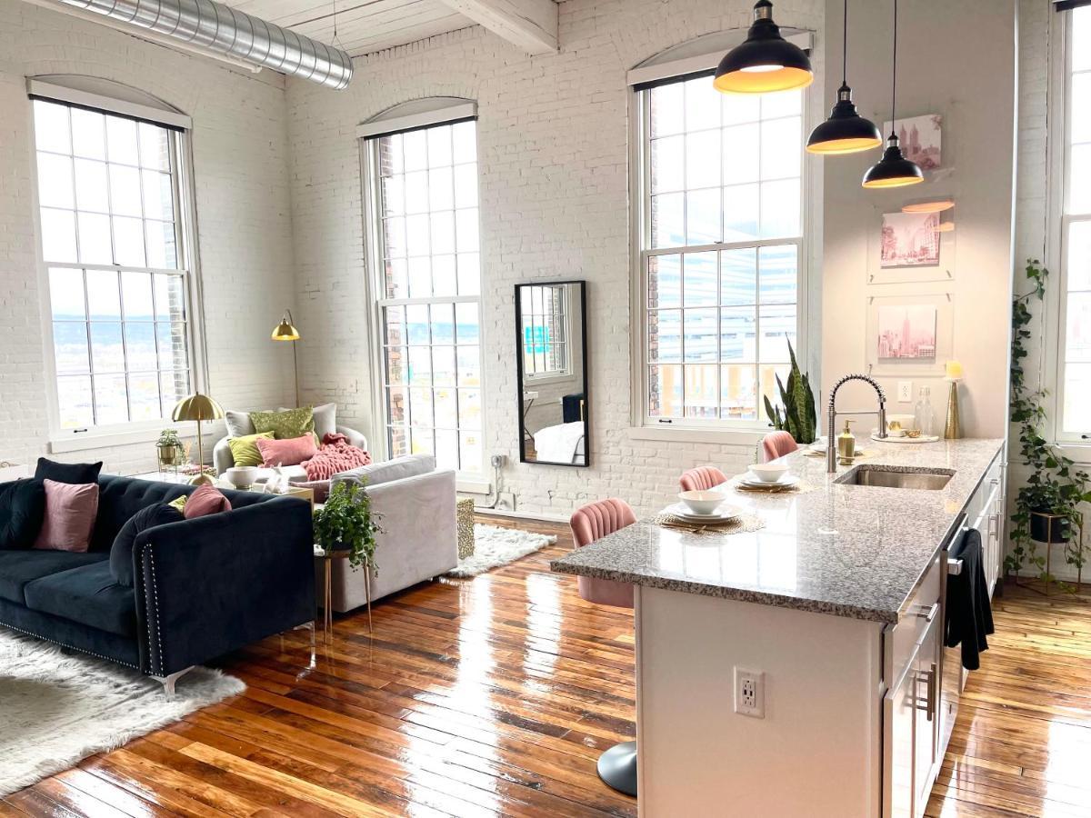 2Br 2Br Le Chateau 505 Lux Penthouse In A Historic Building Utica Exterior photo