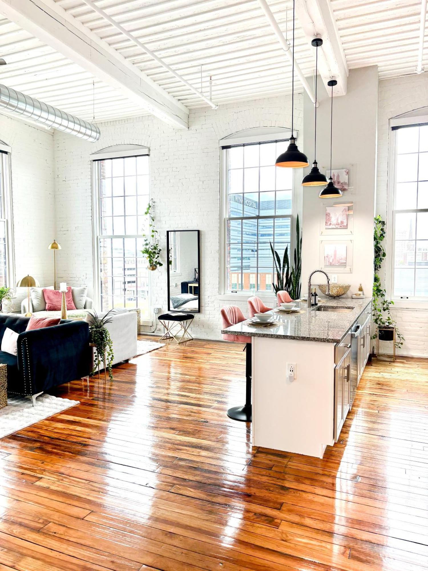 2Br 2Br Le Chateau 505 Lux Penthouse In A Historic Building Utica Exterior photo